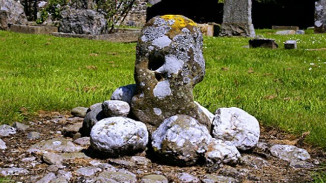 Cup marked stone Dundurn, St. Fillans.